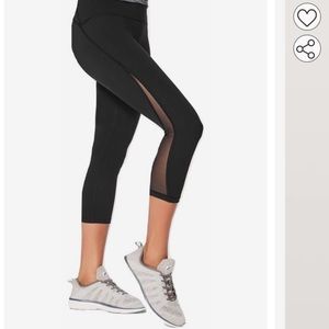 Lululemon Athletica Train Times crop yoga leggings